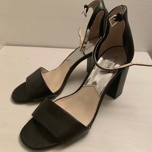 Beautiful Michael Kors Block heel sandal